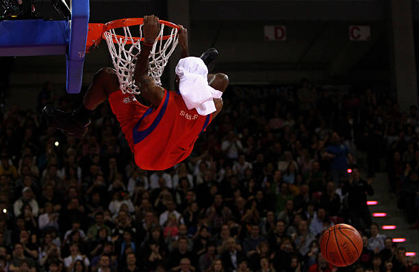 3-2！英超神剧情：乌龙领先 97分钟绝杀升班马 8.9亿豪门艰难首胜