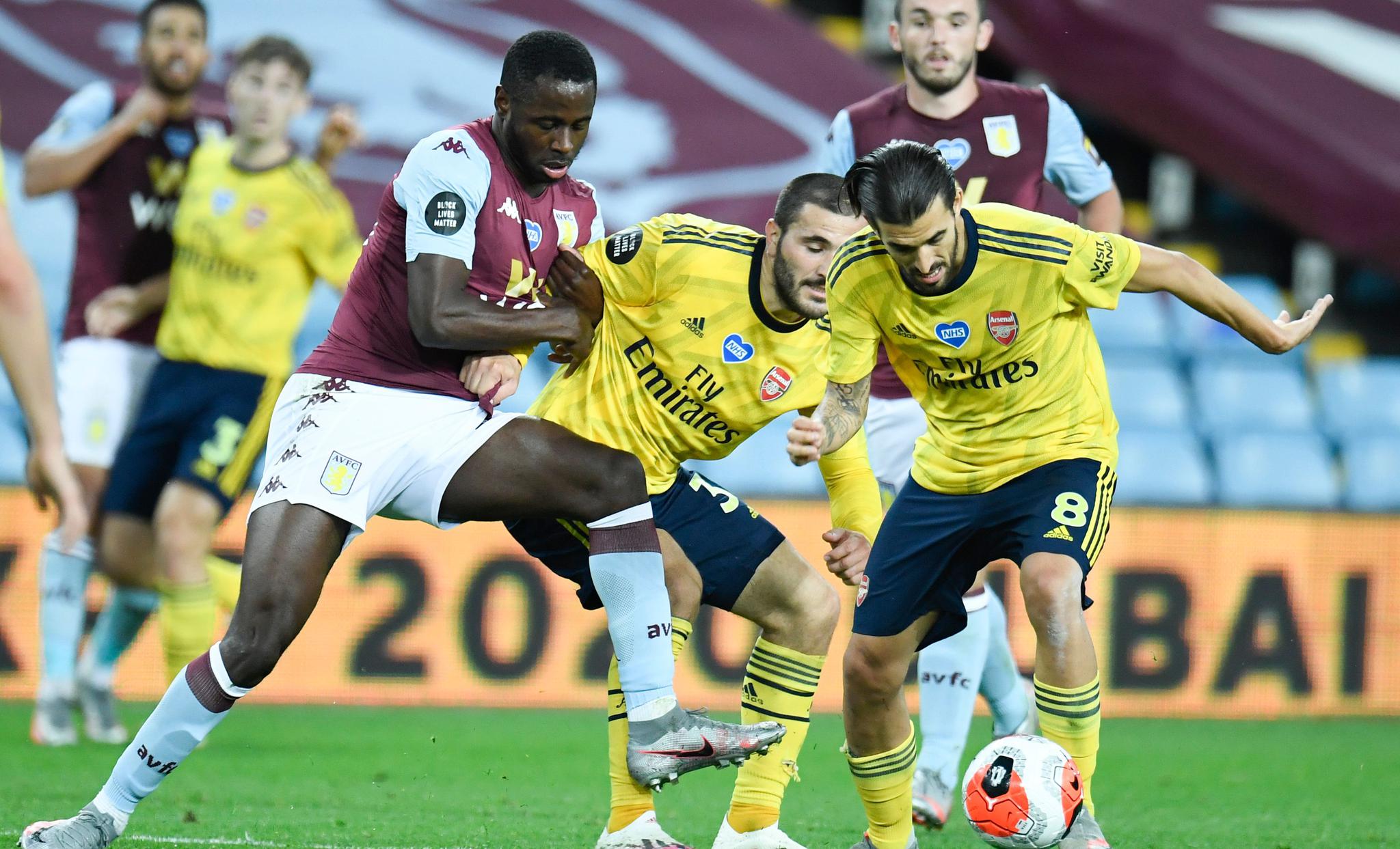 他们定期在 他们定期在